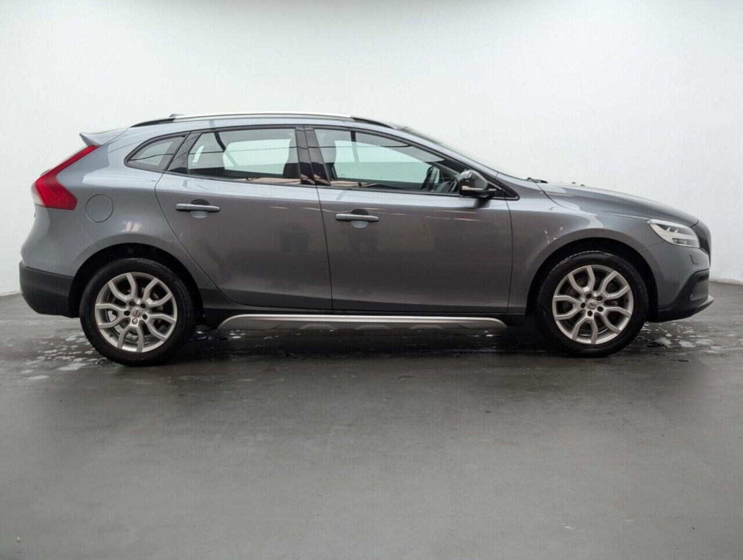 Used Volvo V40 2017 for sale - 77713748: Photo 9