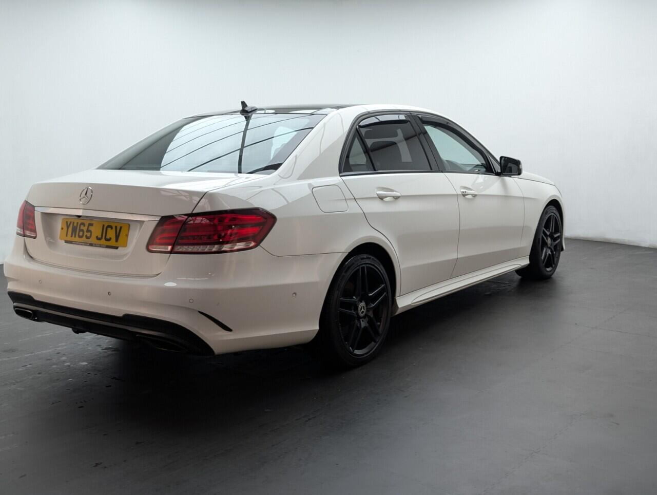 Used Mercedes-Benz E Class 2015 for sale - 76425492: Photo 8