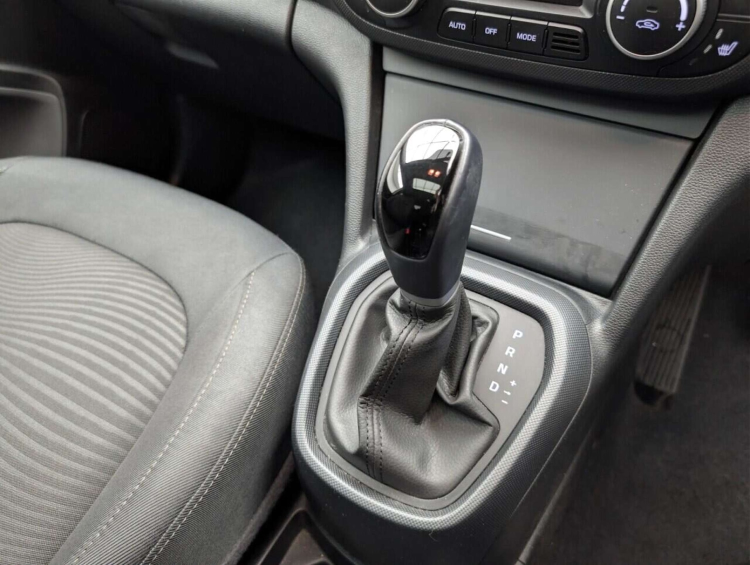 Used Hyundai i10 2019 for sale - 77713212: Photo 15