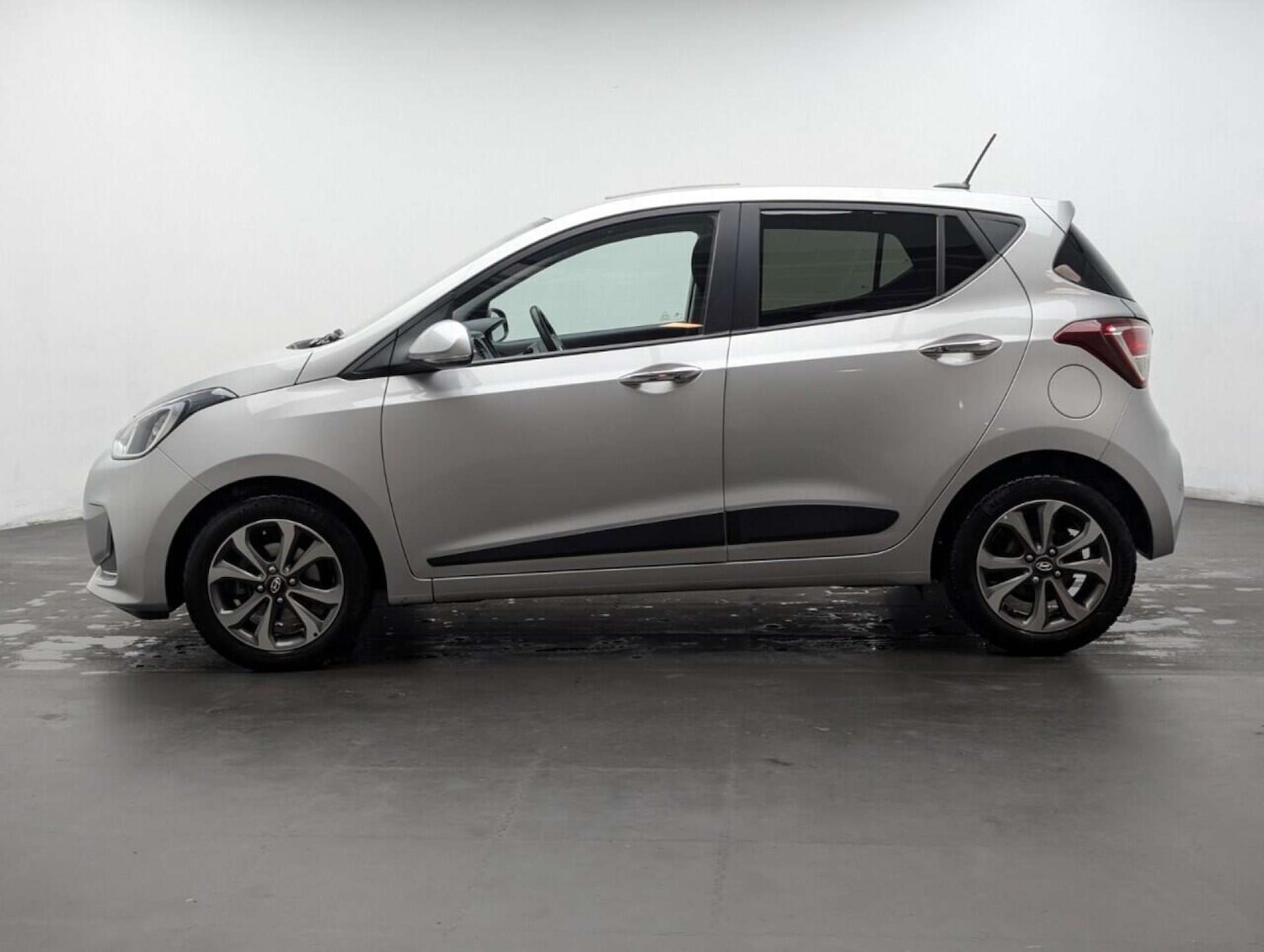 Used Hyundai i10 2019 for sale - 77713212: Photo 4