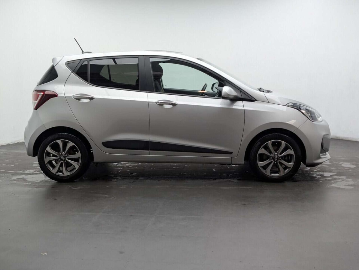 Used Hyundai i10 2019 for sale - 77713212: Photo 8