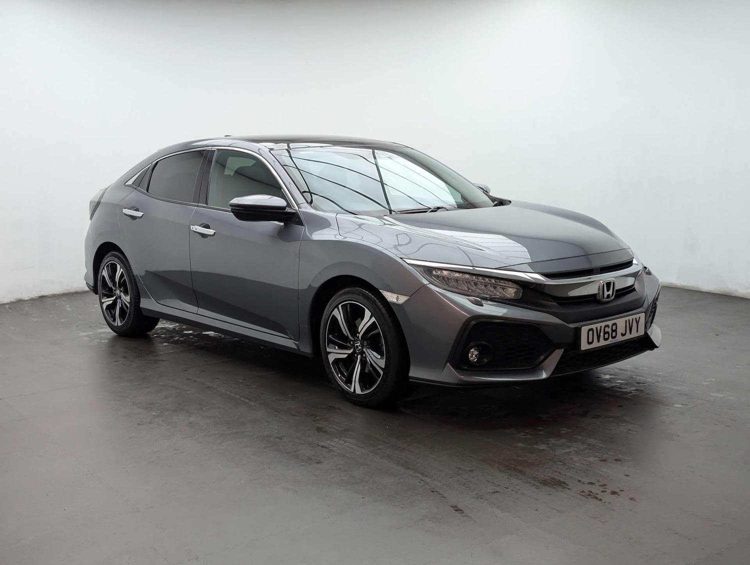 Used Honda Civic 2018 for sale - 77998557: Photo 2