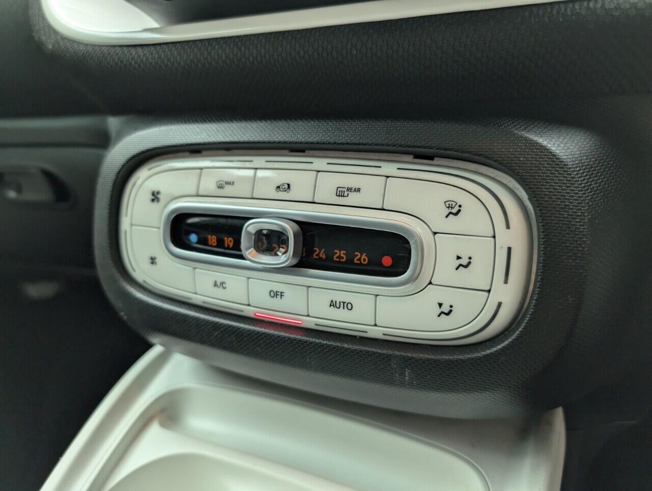 Used smart fortwo 2015 for sale - 76422799: Photo 16