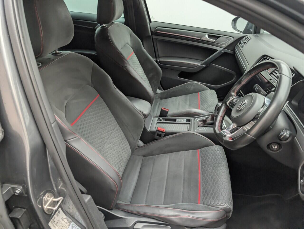 Used Volkswagen Golf 2017 for sale - 76613375: Photo 12