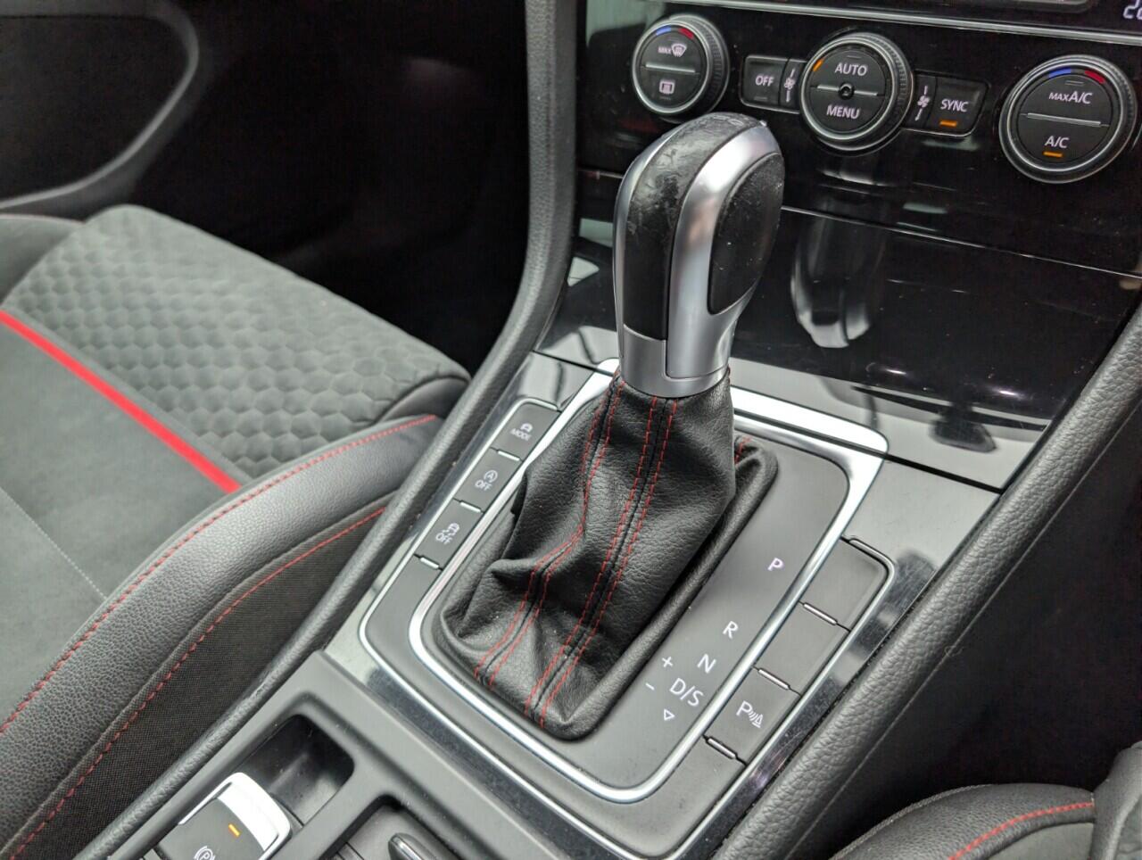 Used Volkswagen Golf 2017 for sale - 76613375: Photo 17