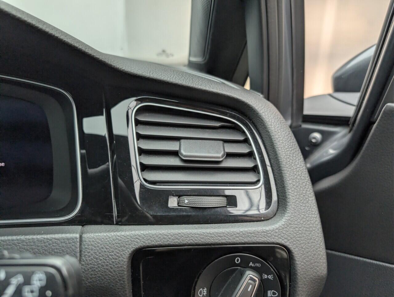 Used Volkswagen Golf 2017 for sale - 76613375: Photo 21