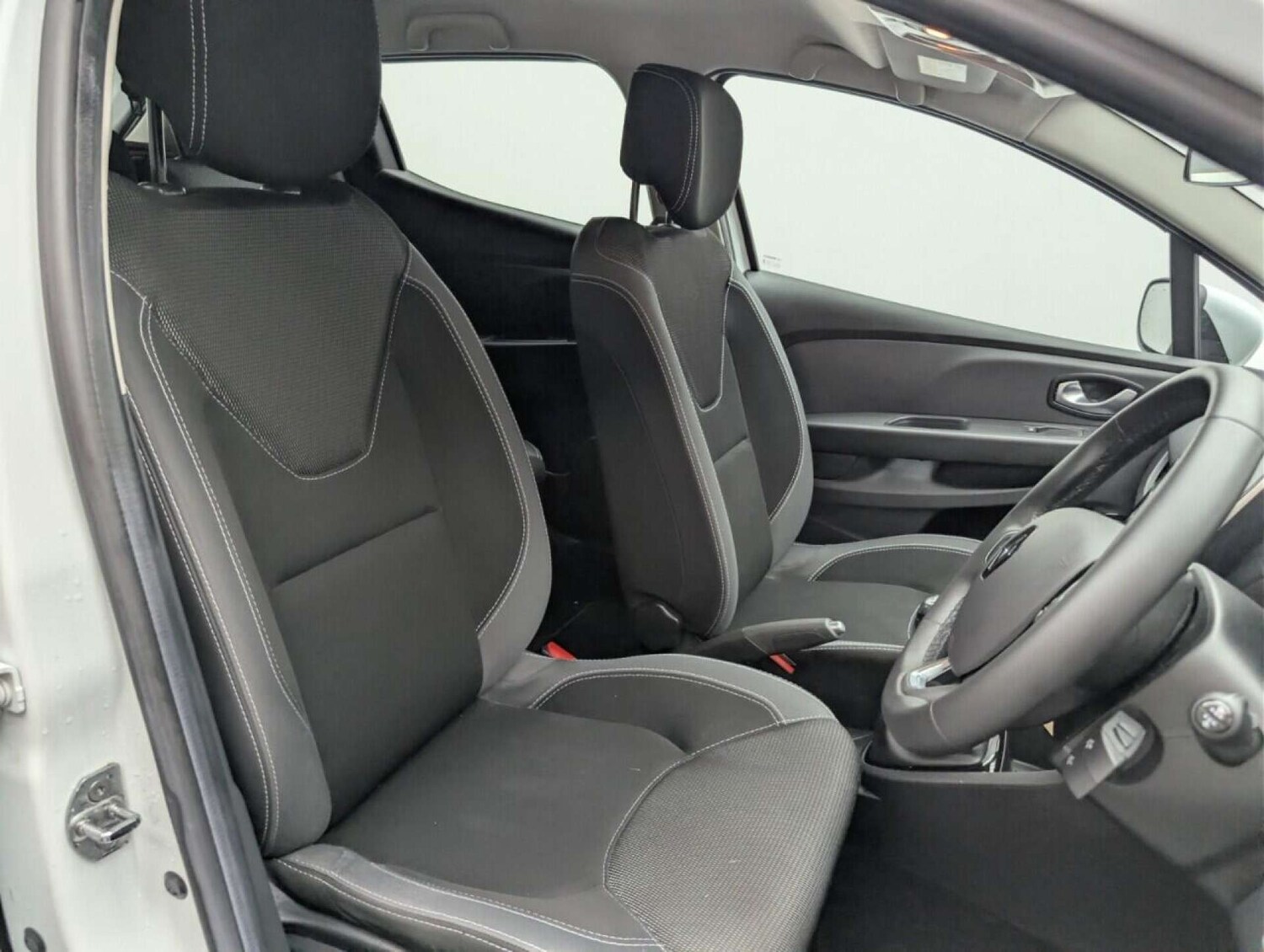 Used Renault Clio 2019 for sale - 77713880: Photo 12