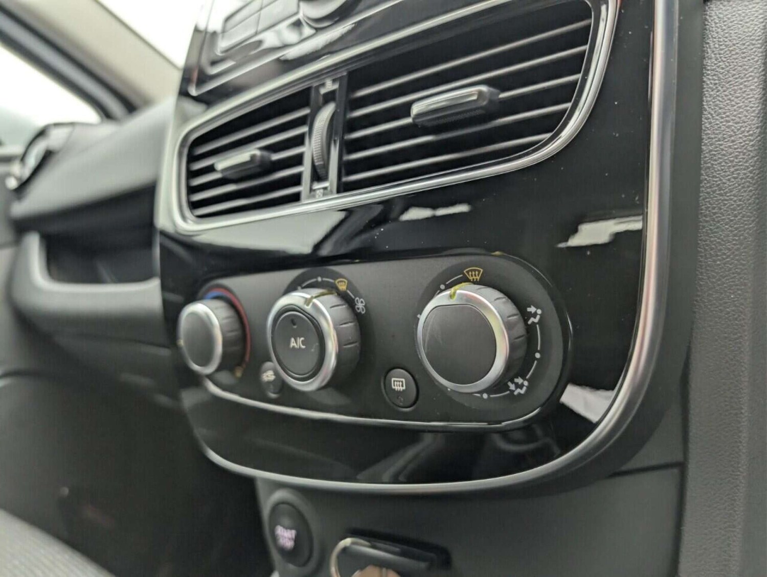 Used Renault Clio 2019 for sale - 77713880: Photo 14