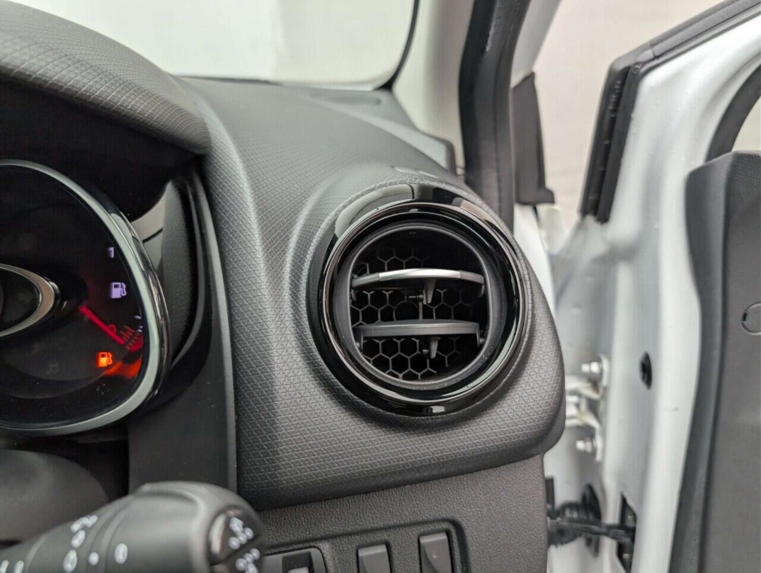 Used Renault Clio 2019 for sale - 77713880: Photo 17