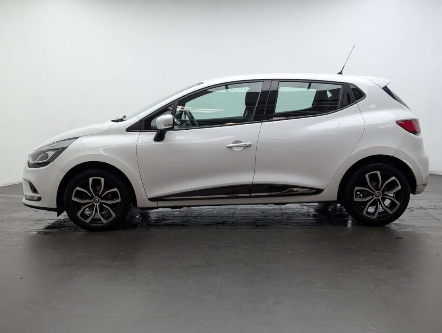 Used Renault Clio 2019 for sale - 77713880: Photo 5