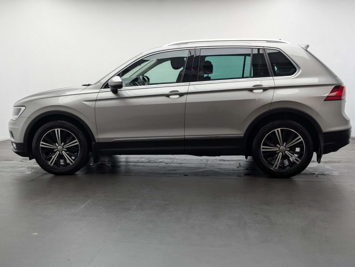 Used Volkswagen Tiguan 2016 for sale - 77713577: Photo 5