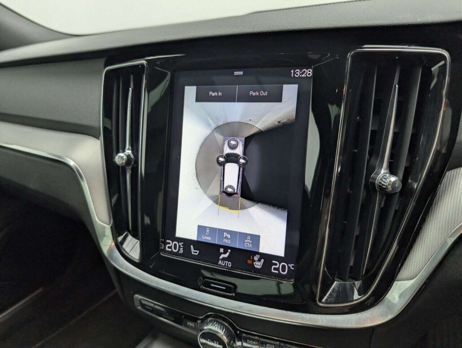 Used Volvo V60 2019 for sale - 77713747: Photo 15