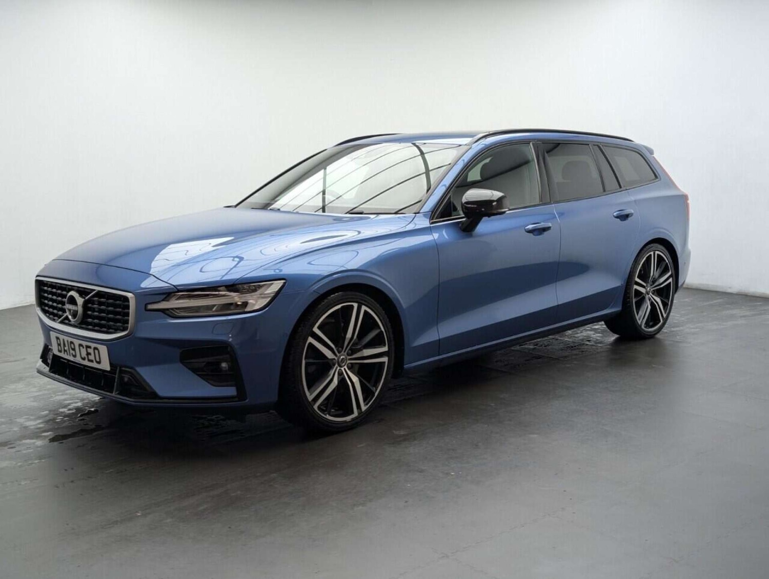 Used Volvo V60 2019 for sale - 77713747: Photo 4