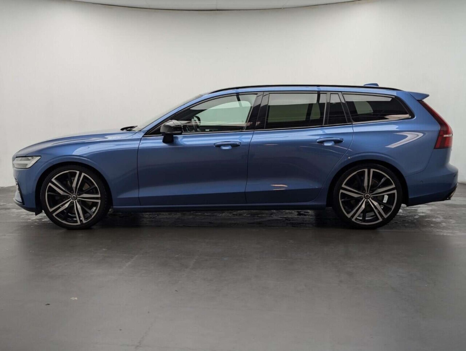 Used Volvo V60 2019 for sale - 77713747: Photo 5