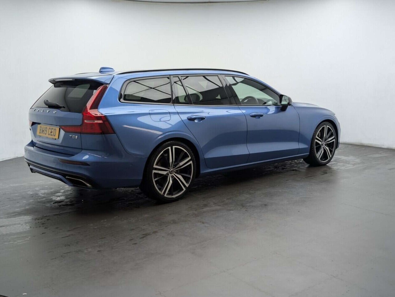 Used Volvo V60 2019 for sale - 77713747: Photo 8