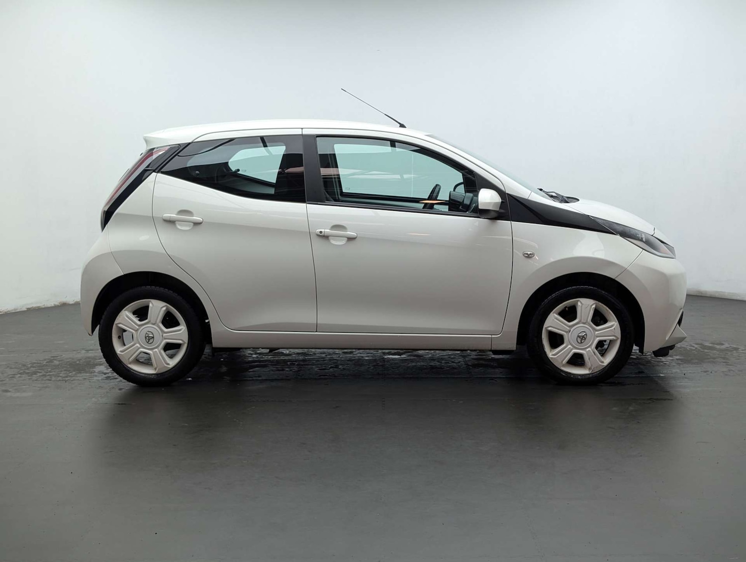 Used Toyota AYGO 2016 for sale - 78106716: Photo 11