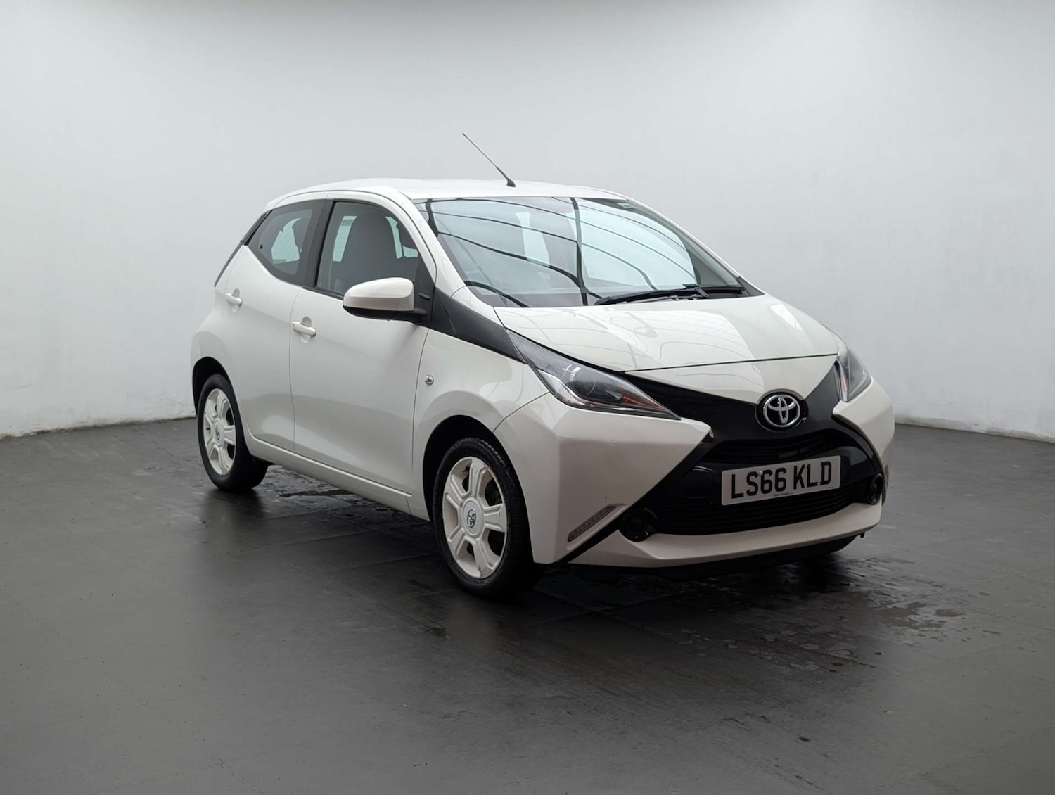 Used Toyota AYGO 2016 for sale - 78106716: Photo 2