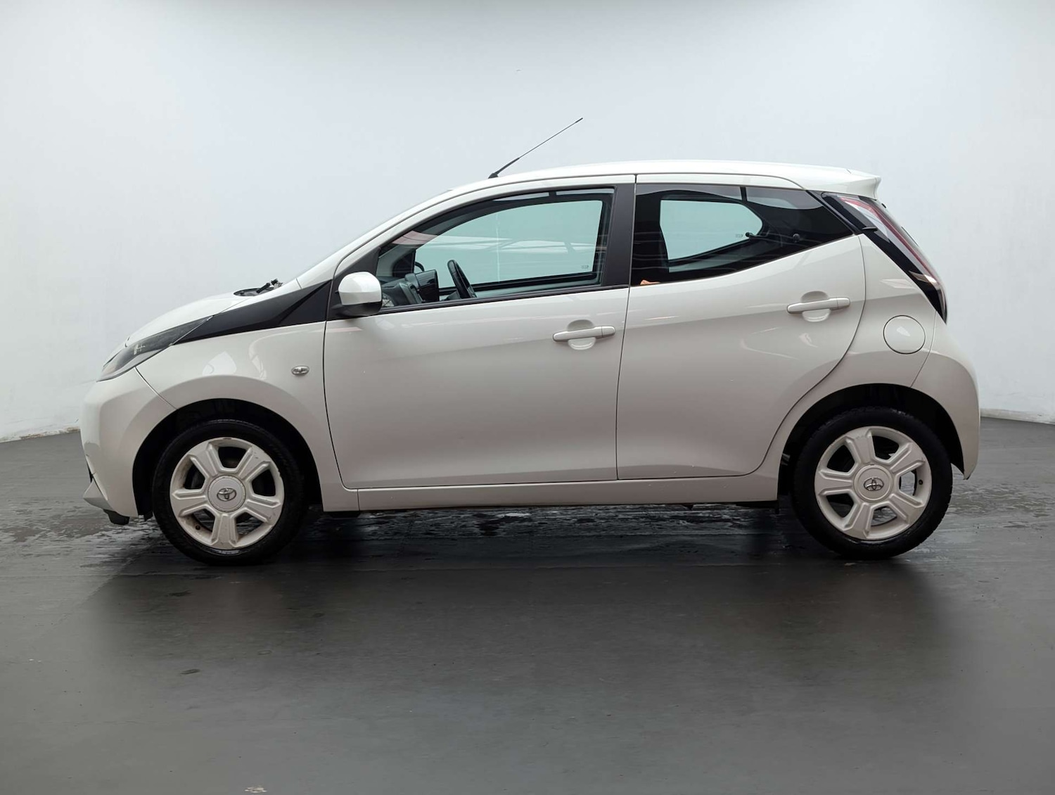 Used Toyota AYGO 2016 for sale - 78106716: Photo 6