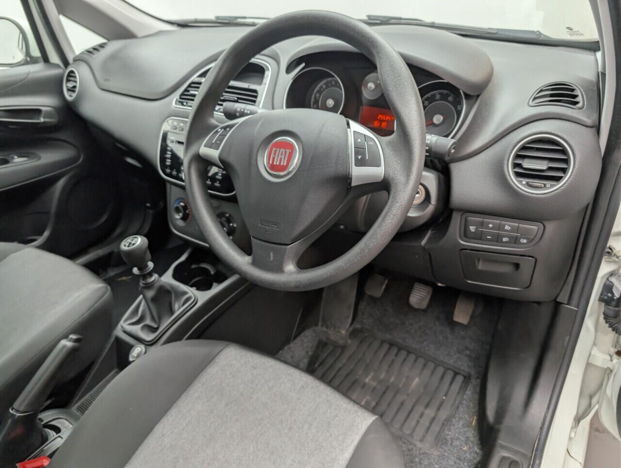 Used Fiat Punto 2017 for sale - 76765942: Photo 11