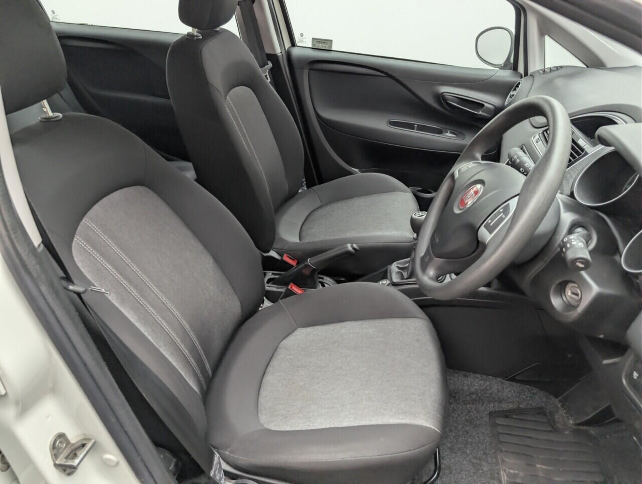 Used Fiat Punto 2017 for sale - 76765942: Photo 12