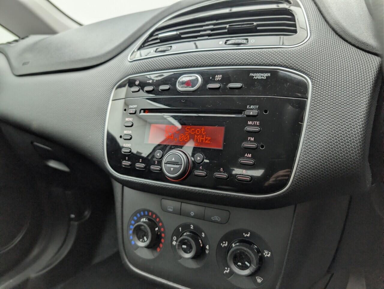 Used Fiat Punto 2017 for sale - 76765942: Photo 13