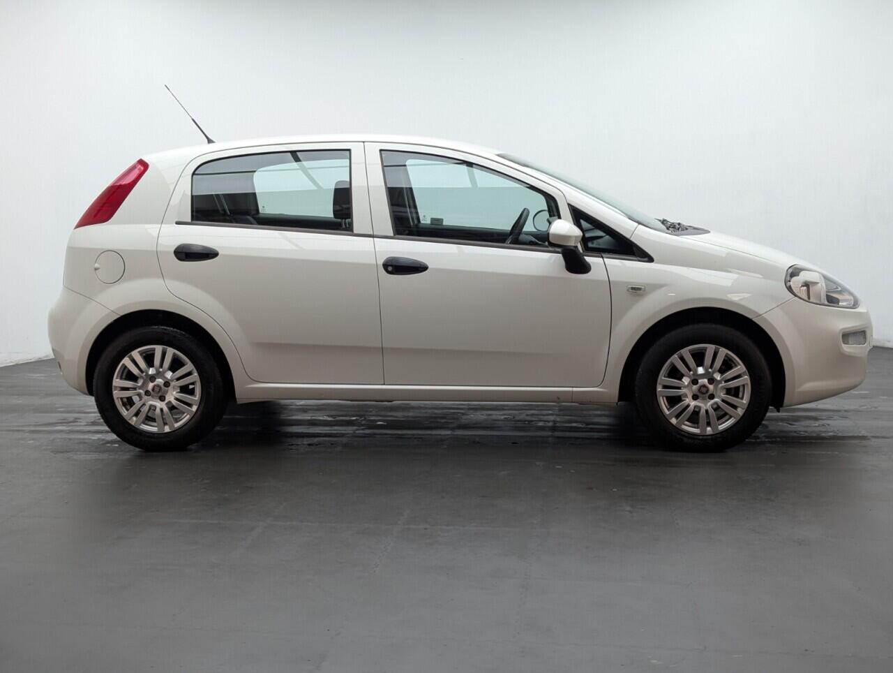 Used Fiat Punto 2017 for sale - 76765942: Photo 9