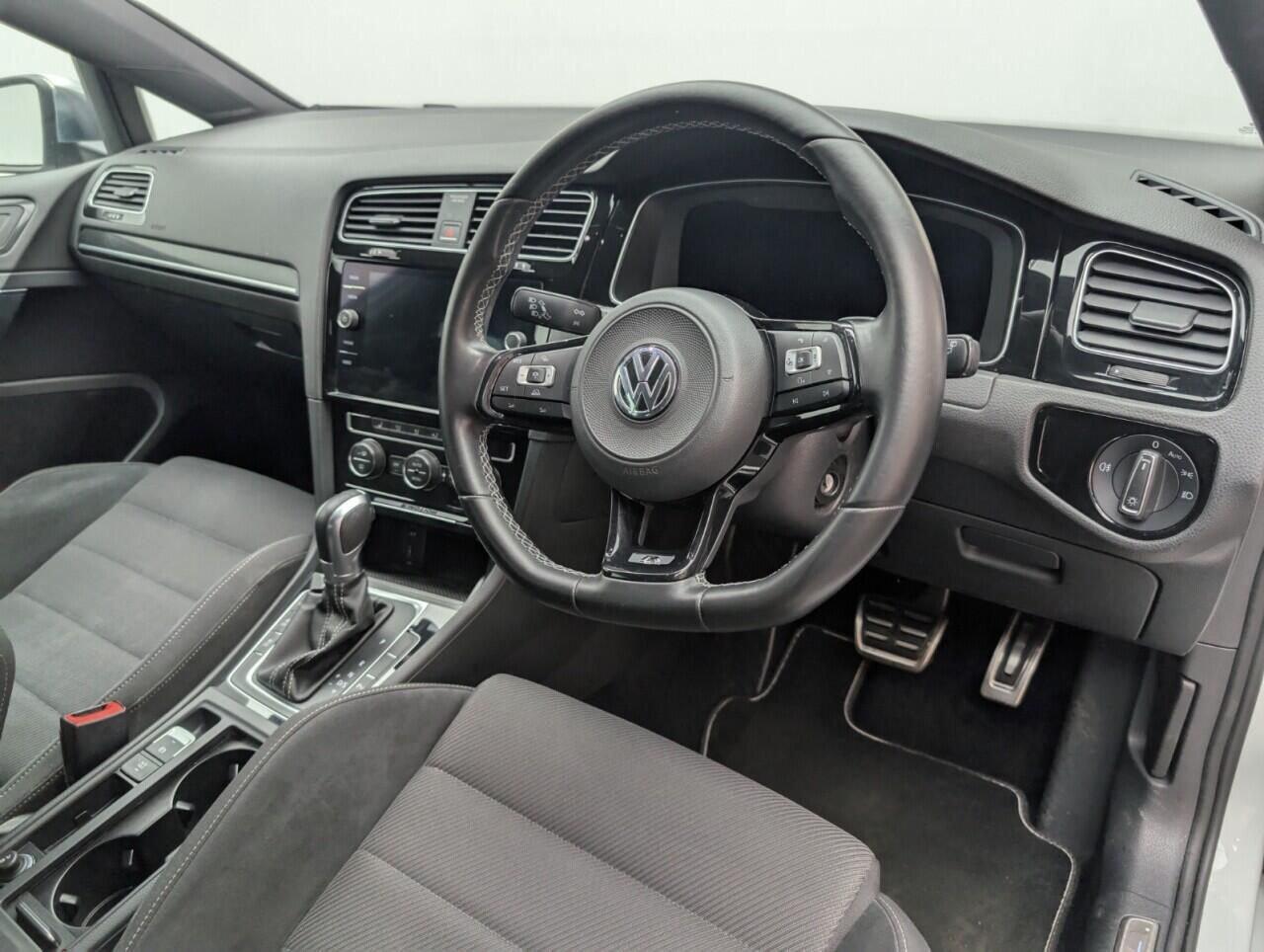 Used Volkswagen Golf 2017 for sale - 76422924: Photo 11