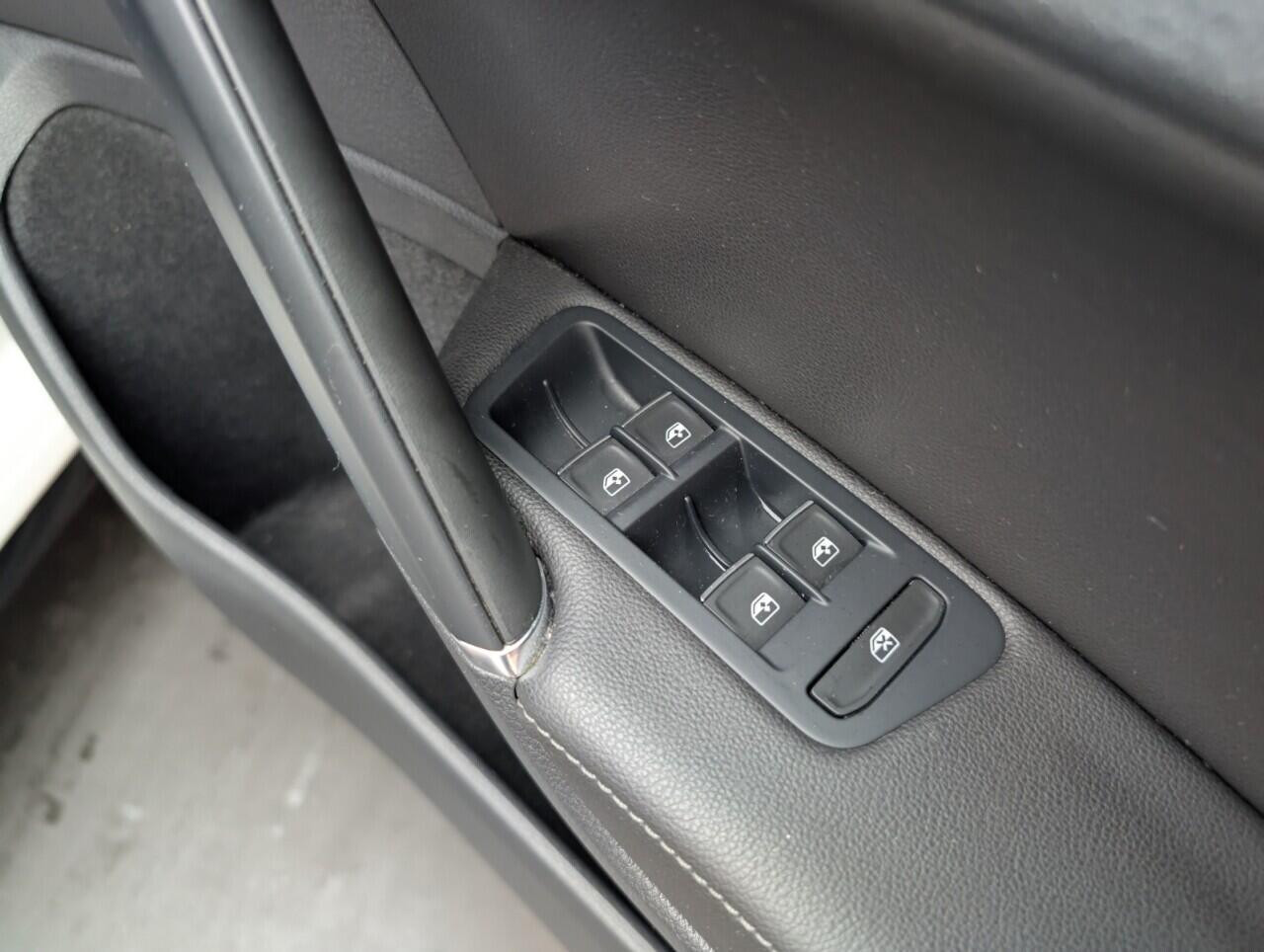 Used Volkswagen Golf 2017 for sale - 76422924: Photo 22