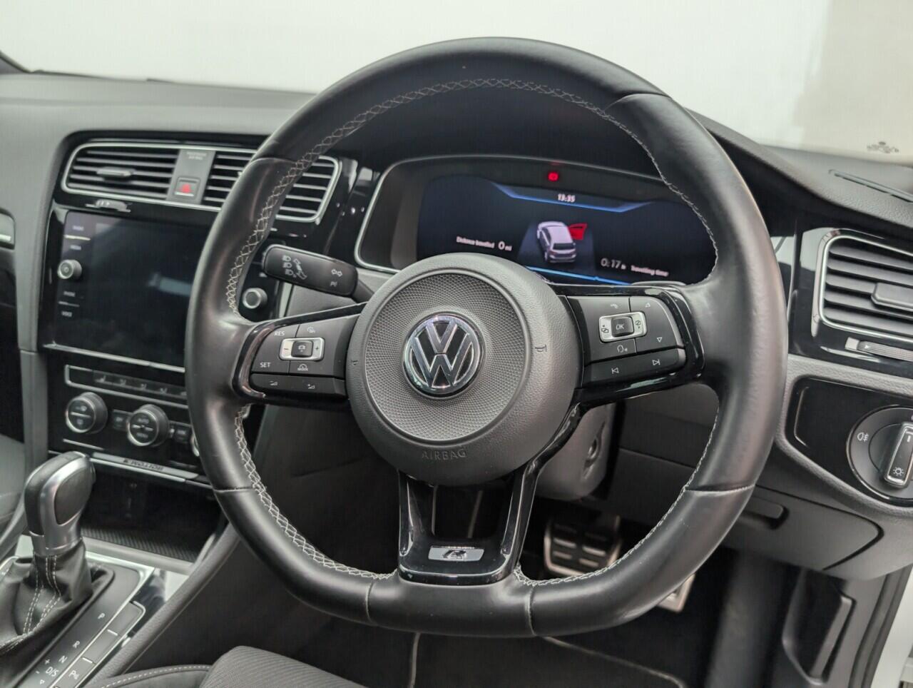 Used Volkswagen Golf 2017 for sale - 76422924: Photo 23