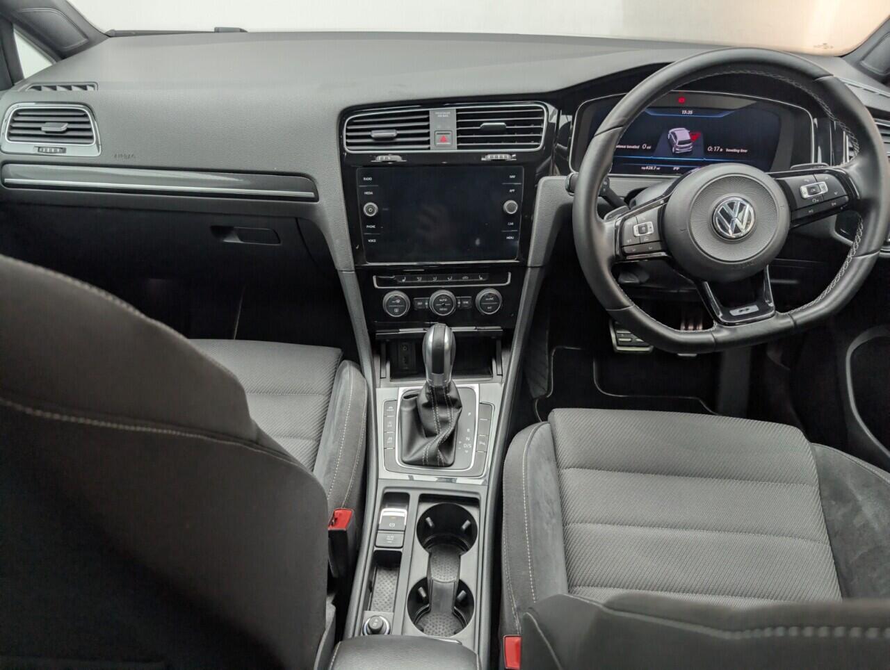 Used Volkswagen Golf 2017 for sale - 76422924: Photo 24