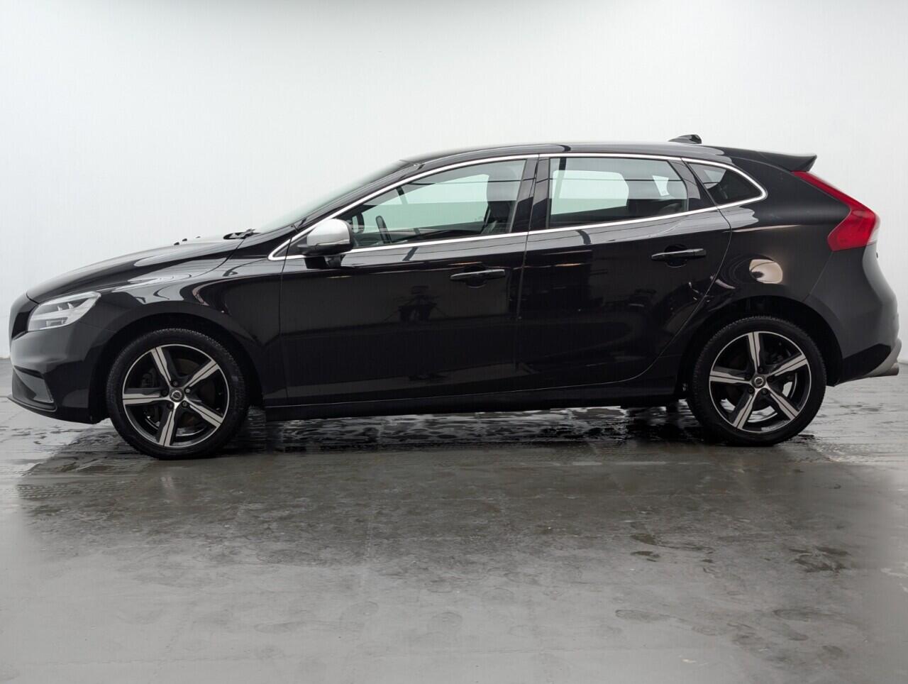 Used Volvo V40 2019 for sale - 77131826: Photo 16