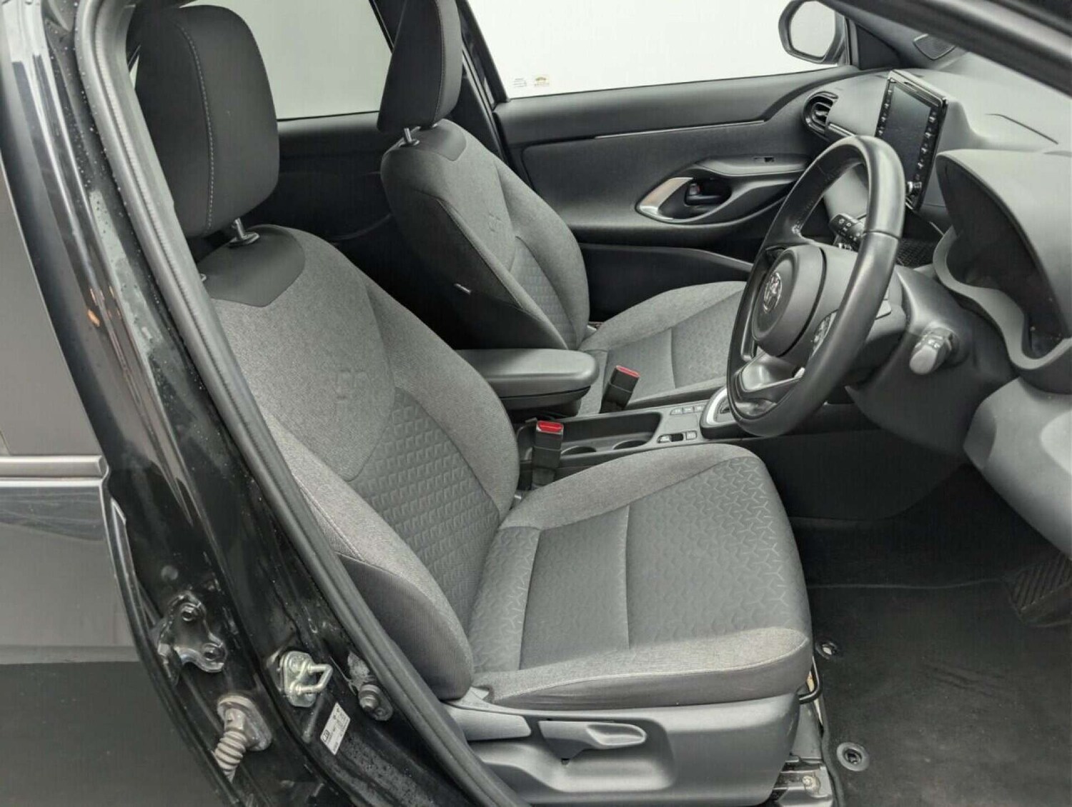 Used Toyota Yaris Cross 2022 for sale - 77714300: Photo 11