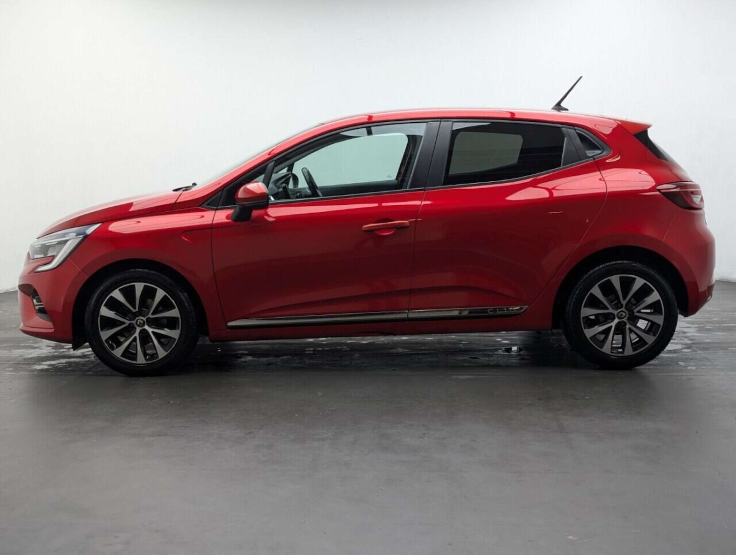 Used Renault Clio 2020 for sale - 77713307: Photo 5