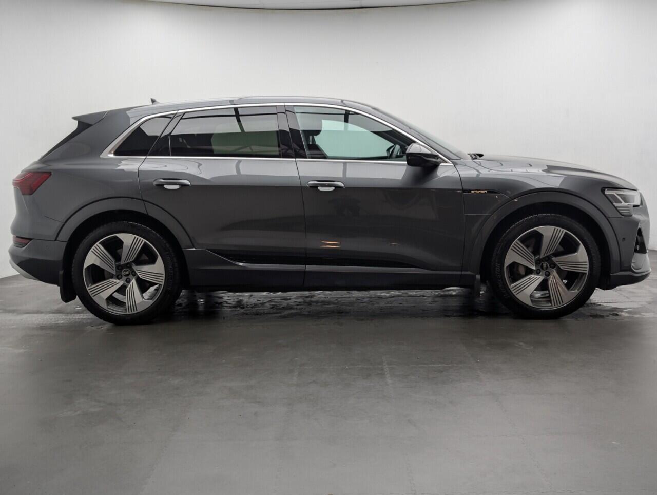 Used Audi e-tron 2022 for sale - 76422637: Photo 9