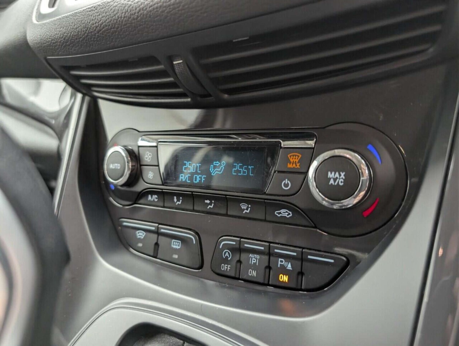 Used Ford Kuga 2016 for sale - 77765810: Photo 16