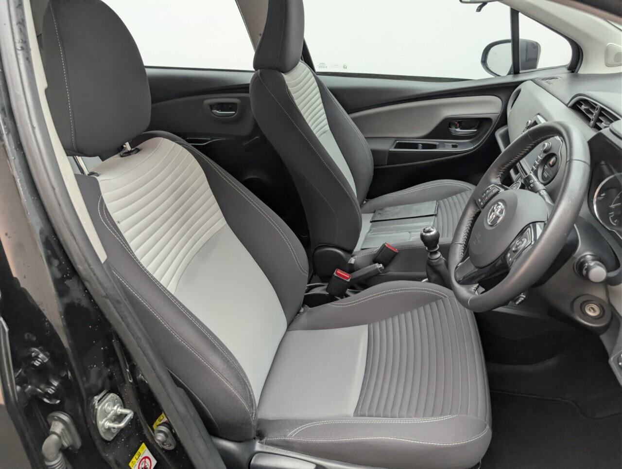 Used Toyota Yaris 2019 for sale - 76607578: Photo 12