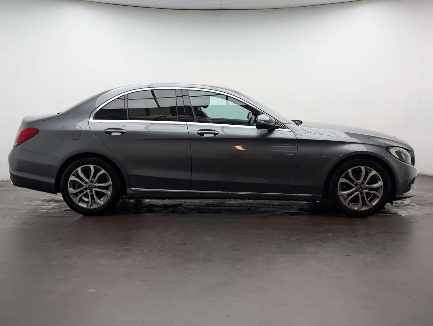 Used Mercedes-Benz C Class 2019 for sale - 77980240: Photo 2