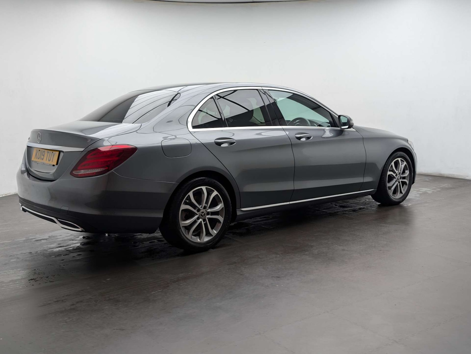 Used Mercedes-Benz C Class 2019 for sale - 77980240: Photo 3