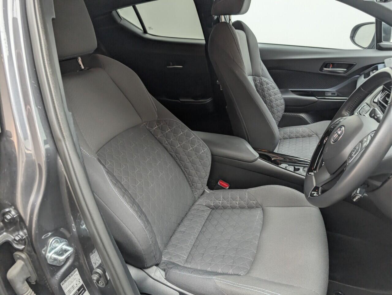 Used Toyota C-HR 2021 for sale - 76423810: Photo 12