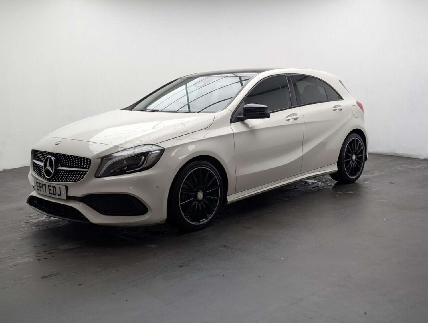 Used Mercedes-Benz A-Class 2017 for sale - 77714337: Photo 4