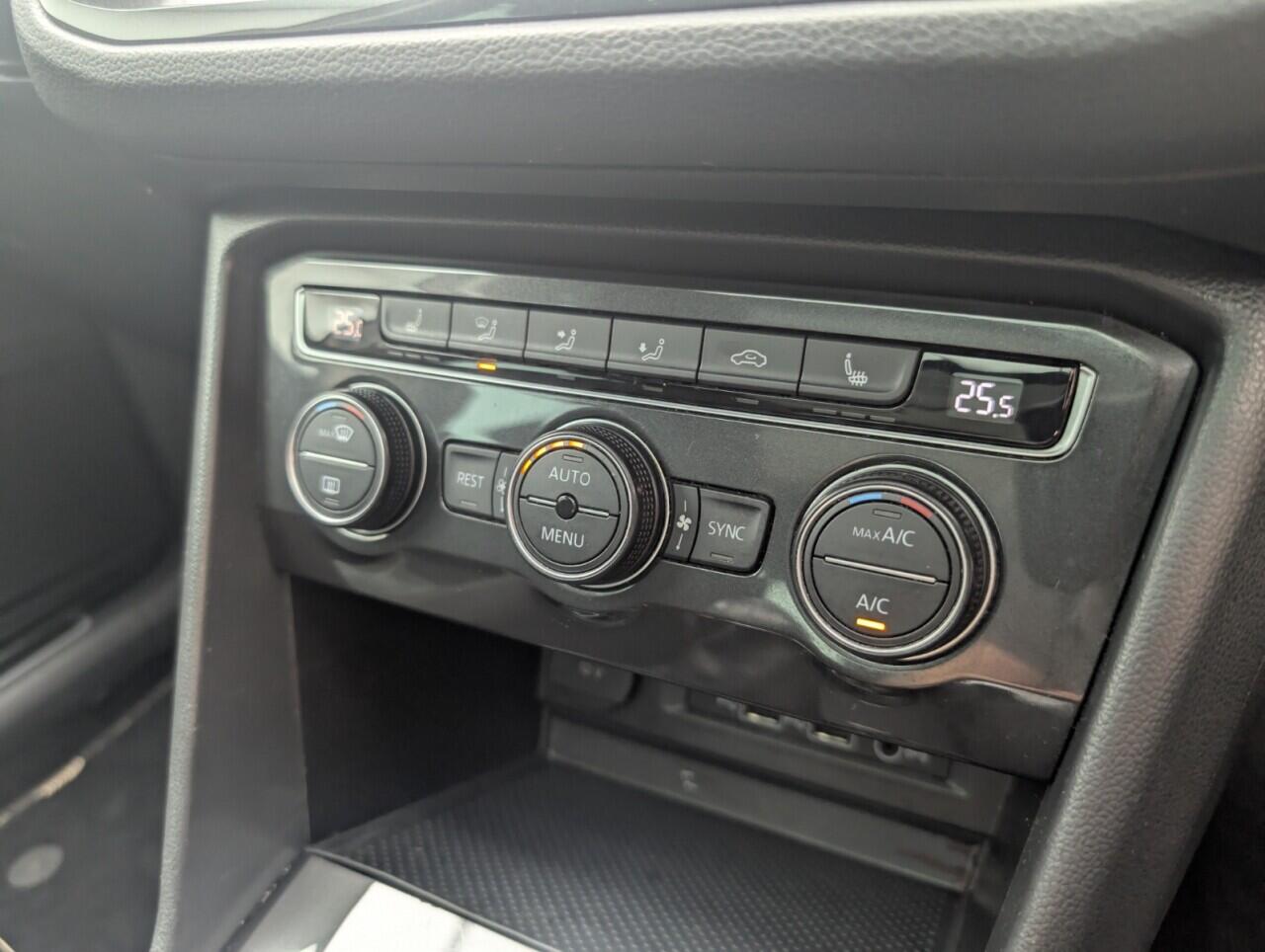 Used Volkswagen Tiguan 2018 for sale - 76423376: Photo 15