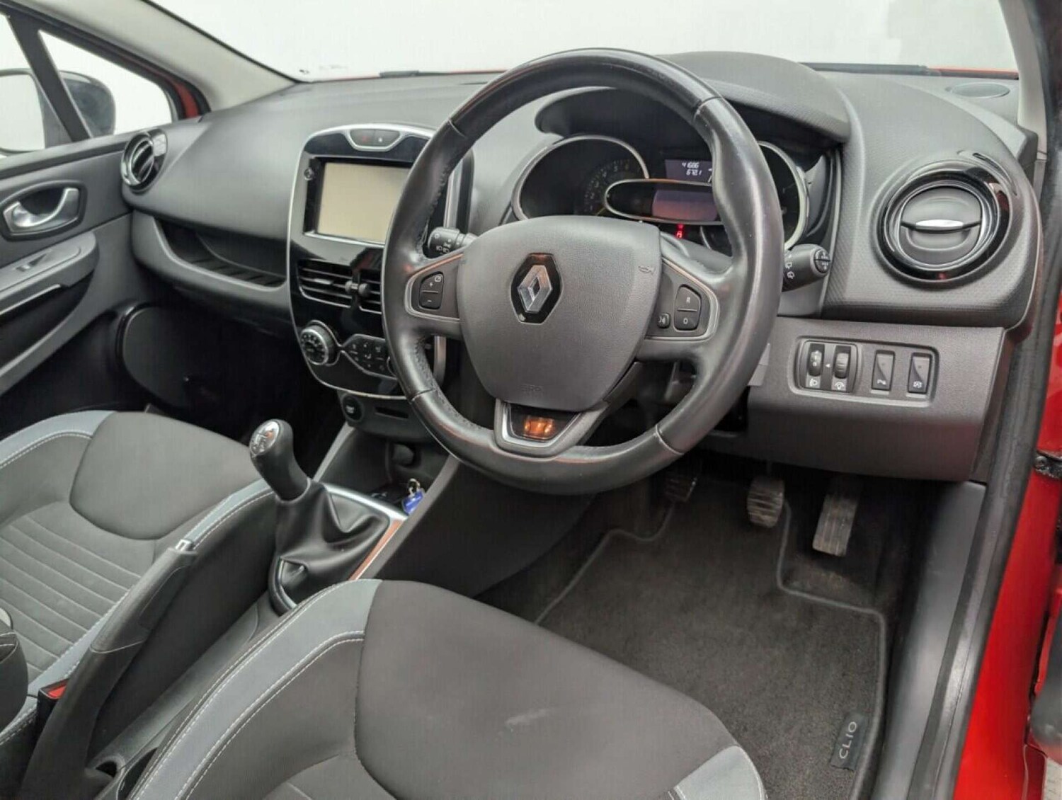 Used Renault Clio 2016 for sale - 77713978: Photo 11