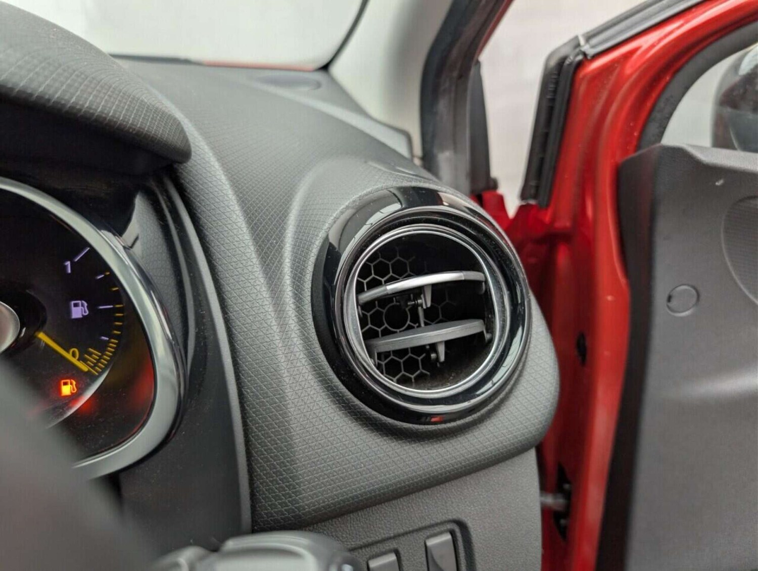 Used Renault Clio 2016 for sale - 77713978: Photo 20