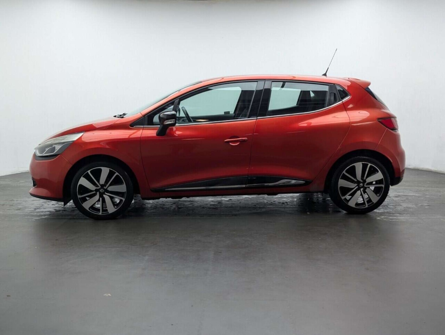 Used Renault Clio 2016 for sale - 77713978: Photo 5