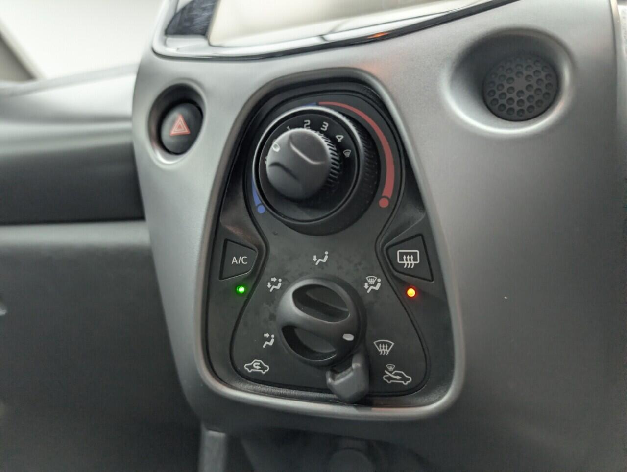 Used Toyota AYGO 2018 for sale - 76735363: Photo 16