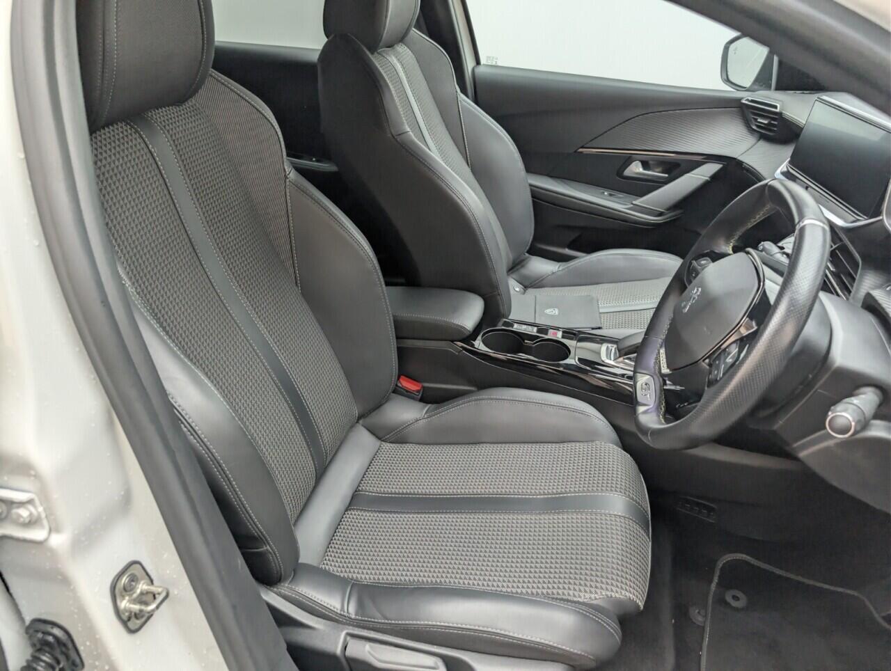 Used Peugeot E-208 2021 for sale - 76472357: Photo 12