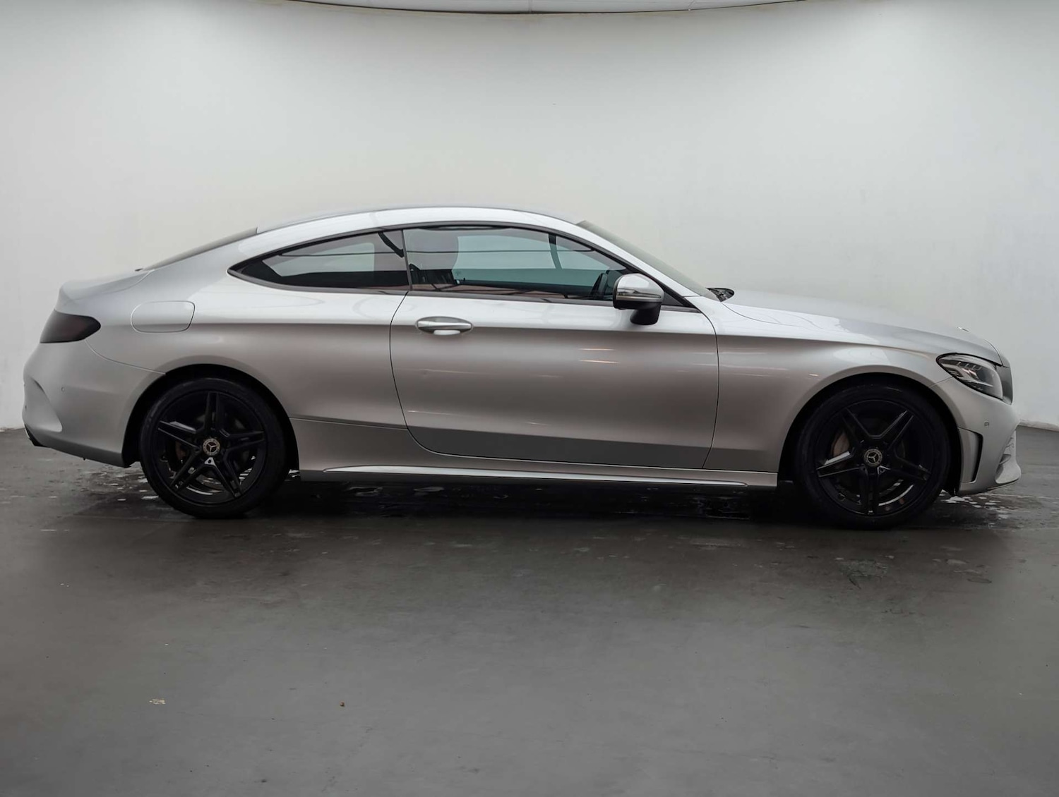 Used Mercedes-Benz C Class 2019 for sale - 77998508: Photo 2