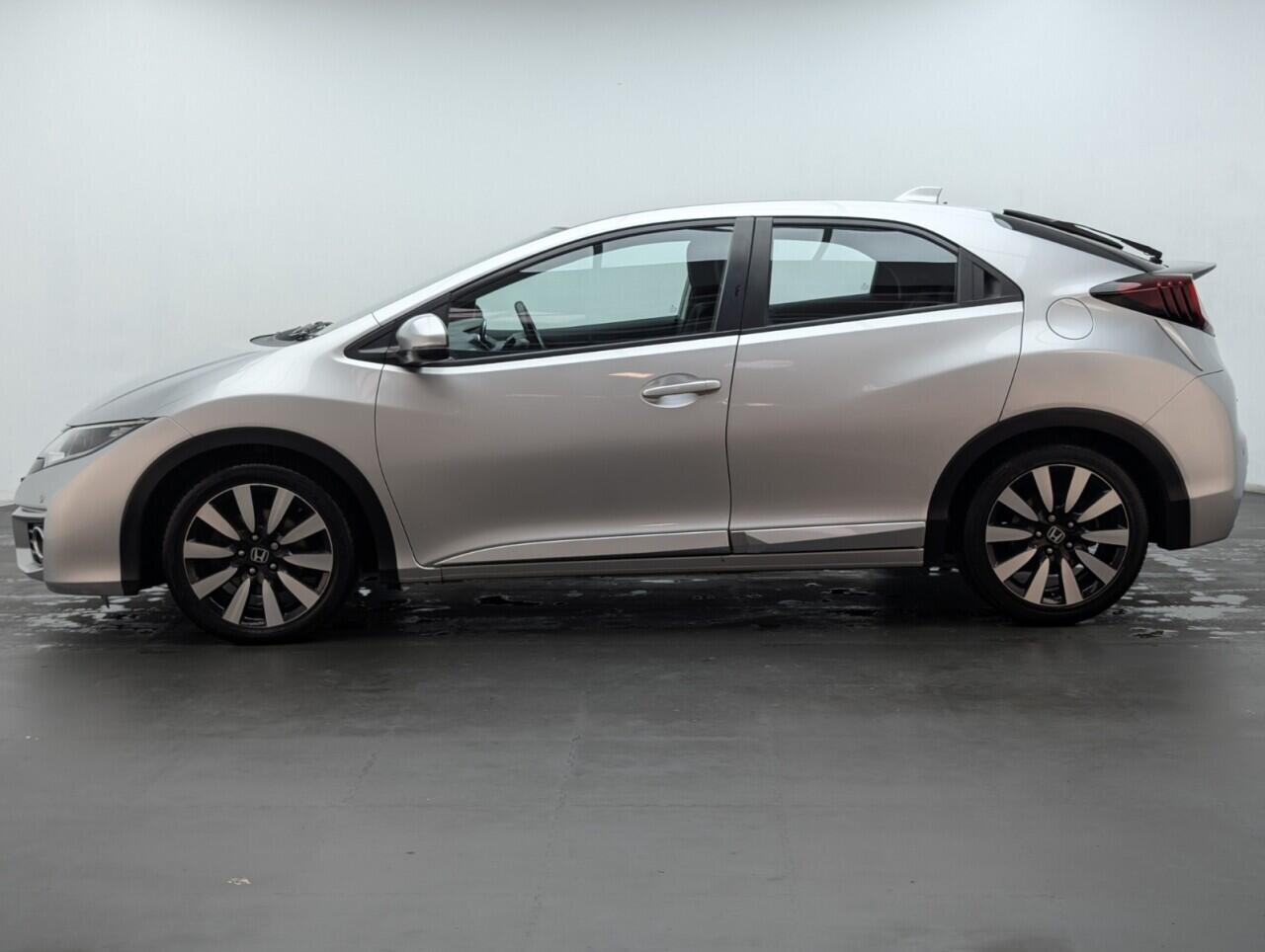 Used Honda Civic 2015 for sale - 76607871: Photo 5