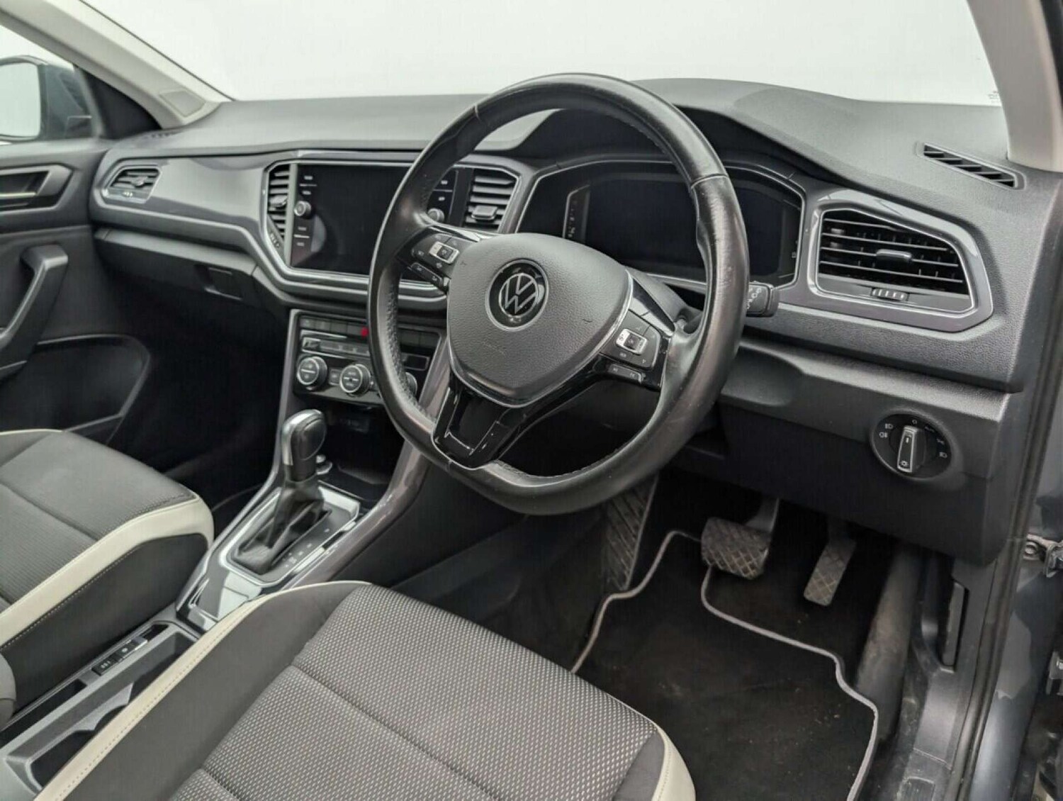 Used Volkswagen T-Roc 2021 for sale - 77713173: Photo 11