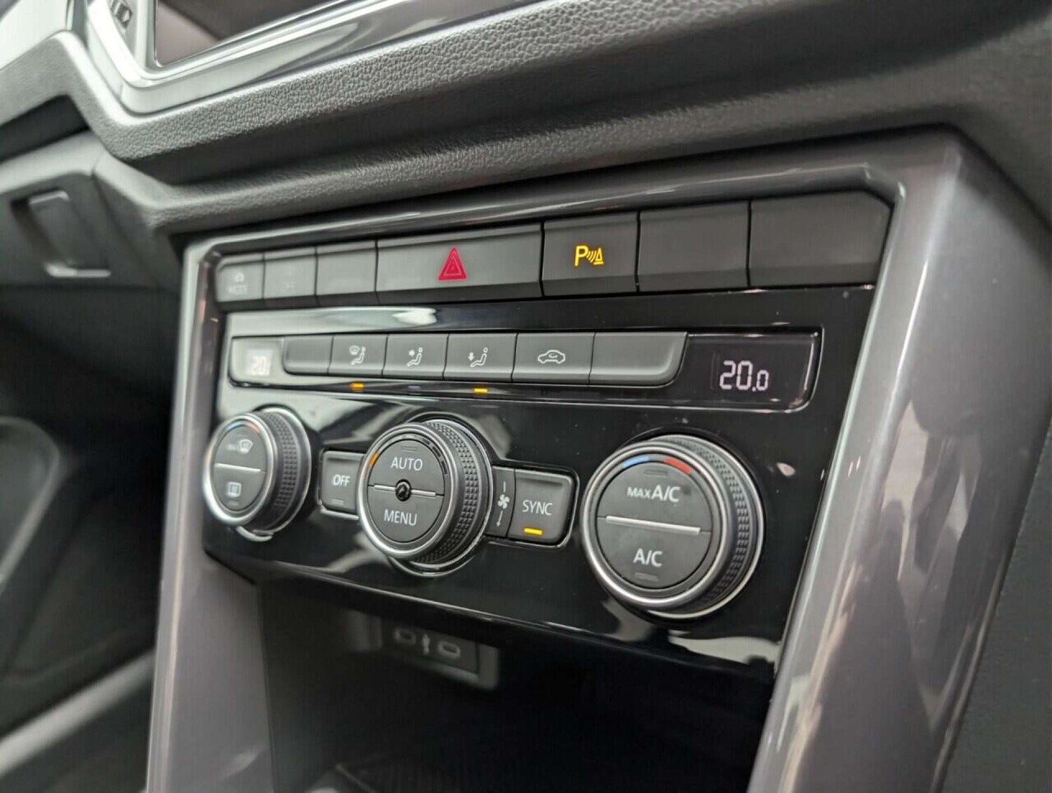 Used Volkswagen T-Roc 2021 for sale - 77713173: Photo 16